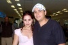 15062008
Azalia Espinoza despidió a Arturo Pinedo antes de abordar su  avión que lo llevaría a Cancún