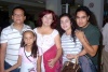 19062008
Sandra Castro viajó a Tijuana y fue despedida por Elizabeth, Jonathan, Alfonso y Sofía Castro