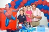 08062008
l pequeño Emilio Aldape Arellano acompañado por sus papás Flavio Aldape y Marcela Arellano, y su hermanita.