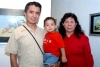 08062008
Sandra Vianey Gómez Sánchez con sus hijos Héctor, Carlos y Diego Márquez Gómez