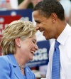 Clinton, considerada una vez la nominada inevitable de los demócratas hasta que Obama le superó en las primarias, elogió a su antiguo rival por su 'gracia y su tenacidad'