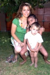 23062008
Luisa Fernanda Reyes Acosta a lado de su mamá Gabriela Acosta y su hermanito.