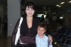 20062008
Tomaron un vuelo a la Ciudad de México, Selene Rosales y el niño Miguel González.