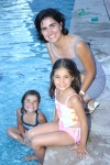 15062008

Cinthia Karina Ibarra Blanco, acompañada de su hija Ashley Nalea Ibarra Blanco.