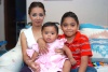 15062008
Violeta Pimentel Guerrero acompañada de sus hijos Mariana y Miguel Peña Pimentel