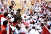 Los hospitales de Pamplona atendieron a 13 personas, una de ellas en estado muy grave, tras el complicado, largo y desordenado primer encierro de las fiestas de San Fermín.