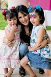 Any Godina de Mexsen con sus hijas María Emilia e Isabella Mexsen Godina.