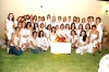 04072008
Alejandra Fernández de Sicairos, rodeada de un grupo de amigas que la felicitaron por su cumpleaños
