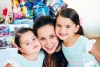 Jimena Limón de Chibli con sus hijas Camila y Mariam Chibli Limón.