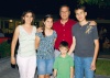 Eduardo Morales y Angelina Verano con sus hijos Daniel, Angelina y Eduardo.