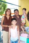 05072008
Isaac Antonio y Sabrina Odette  Ramírez Arroyo, festejaron ocho y tres años, respectivamente, acompañados de sus papás Martha Arroyo y Juan Antonio Ramírez