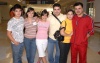 16072008
Érica y Paola Gutiérrez volaron hacia Campeche de vacaciones