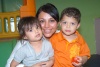 12072008
Janine Servín de Martínez y sus niños José Armando y Greta Martínez