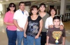 18072008
Con destino a México y Puebla viajaron Laura, Liliana, Angélica y Jorgito, quienes fueron despedidos por Raquel y Francisco