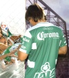 Ivan Estrada fue de los más solicitados por la afición santista.
