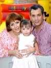15072008
Ángela Torres Cárdenas, celebró su segundo año con una piñata organizada por sus papás Arturo Torres Nazer y Alicia Cárdenas de Torres