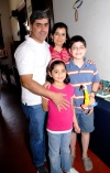 20072008
Norma Limón con los pequeños Jesús y Emiliano Reveles Limón