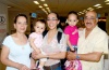 27072008
Mariana Luévanos, Mariana y Georgina Loyo viajaron a Veracruz y fueron despedidas por Reyna y Abelardo Luévanos