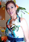 04082008
Verónica Mayela Reyes Peña, en su despedida de soltera rodeada de familiares y amigas.
