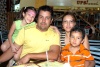 05082008
Edson del Toro y Maribel Amezcua con los pequeños Arlette y Ever del Toro