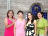 10082008
Gabriela Valdés Lugo acompañada de algunas de las asistentes a su despedida de soltera