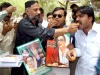 Tras el anuncio de dimisión de Musharraf, los líderes de los dos principales partidos que integran el Gobierno paquistaní, Asif Alí Zardari y Nawaz Sharif, se reunieron en Islamabad para decidir su futura estrategia, incluyendo si emprenden alguna acción contra Musharraf.