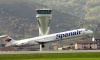 Un avión que partía con destino a las islas Canarias se salió de pista en el aeropuerto de Madrid, informó la autoridad aeroportuaria.