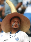 Honduras, dirigida por el entrenador colombiano Reinaldo Rueda, llegó a silenciar durante 39 minutos a unos 100 mil ruidosos hinchas reunidos en el mítico estadio Azteca, pero no supo administrar la ventaja de y sucumbió ante el empuje de los mexicanos.