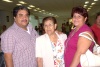 16082008
Javier Borrego despidió a Magdalena Adame y Brenda Borrego, quienes viajaron a Chetumal