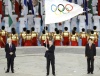 El alcalde de Londres, Boris Johnson, recibió  la bandera olímpica en el estadio 'Nido de Pájaro' durante la ceremonia de clausura de los Juegos Olímpicos.