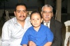 22082008
Ángel Hernández, Ángel Hernández Jr. y el niño Luis Ángel Hernández, forman tres generaciones