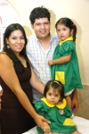 23082008
Violeta y Héctor Hugo Salazar festejaron a sus hijas Dana Lizeth y Fernanda Nicole Salazar Cuevas, al cumplir dos y un año de edad, respectivamente