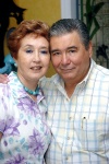 28082008
Irma Alicia Rodríguez de Moreno y Víctor Manuel Moreno  Medina festejaron cuarenta años de casados recientemente