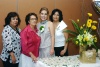31082008
La festejada junto a las anfitrionas de su despedida de soltera Irene E. de Tovar, Carmen T. de Gutiérrez y Guadalupe de Bonilla