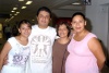 08092008
Margarita Sánchez y Laura Camacho viajaron a México y las despidieron Bernardo y Cecilia Ávila.