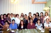 02092008
Sandra Alvarado Beltrán, en la compañía de las invitadas a su reunión de despedida.