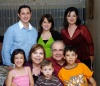 04092008
Salvador Sleiman fue festejado en su cumpleaños por su esposa Dely Mynerva de Sleiman, sus hijos Ernesto Galindo y Dely de Galindo, Elsa Sleiman y los pequeños David, Ilse y Ernestito