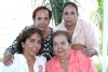 01092008
Guadalupe Aguirre de Aguilar junto a sus hijas Cecilia, Patricia y Adriana