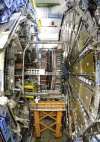 El aparato está diseñado para acelerar los protones a casi la velocidad de la luz, lo que le permitirá dar 11 mil vueltas por segundo alrededor del inmenso túnel.