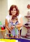07092008
Karla Baeza de Casab, con su hijo Diego de un año de edad