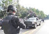 Convoyes militares y de policías recorren toda la zona para tratar de ubicar a los culpables de los hechos de violencia.