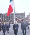 Sin la presencia de autoridades del Gobierno del DF, el mandatario salió a pie de Palacio Nacional para encabezar el evento en donde se izó a media asta la bandera nacional.