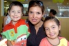 18092008
Lilia de Gutiérrez con los niños Diego Segura y Lilia Fernanda Gutiérrez