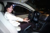 21092008
Leticia Jaramillo subió a un coche para apreciar su interior