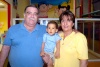 25092008
El festejado con sus abuelitos Arnoldo y Ely Evaristo