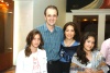29092008
Claudia y Eric Lahille, Ana González y Sally Madrigal.