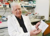 Harald zur Hausen, científico alemán contribuyó al descubrimiento de la vacuna contra el virus del papiloma humano causante del cáncer cervical, materia en la que se ha especializado.