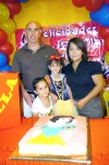 04102008
Linda fiesta de cumpleaños tuvo Isabella, sus padres Rolando Estrada y Sandra García fueron los organizadores, la acompaña su hermanita Natalia