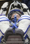 Dos estadounidenses, entre ellos el turista millonario estadounidense Richard Garriott, y un ruso despegaron  desde una plataforma espacial en Kazajstán para un viaje de dos días a la estación espacial internacional.