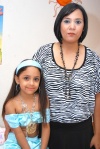 05102008
Muy linda lució Daniela Castro en su fiesta de cumpleaños donde estuvo acompañada de su mamá Rosa Salazar.
